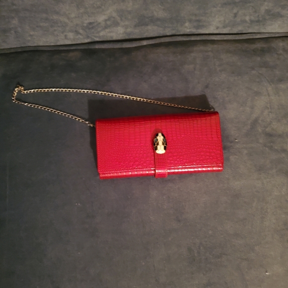 Red wallet with chain - Picture 4 of 6